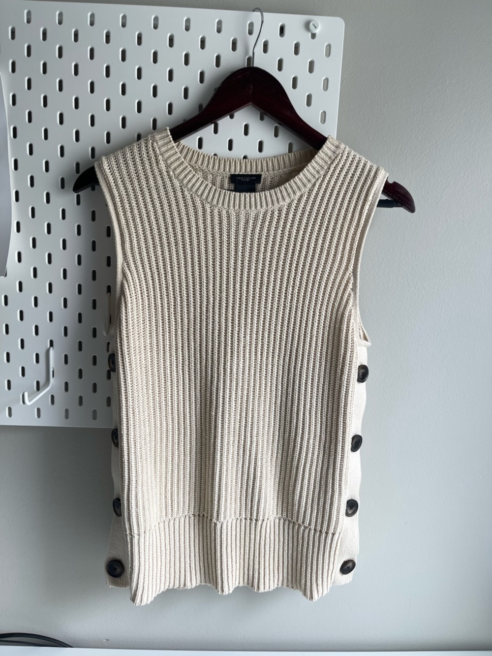 Ann Taylor Factory Beige Ribbed Crewneck Sleeveless Sweater Coastal Old Money